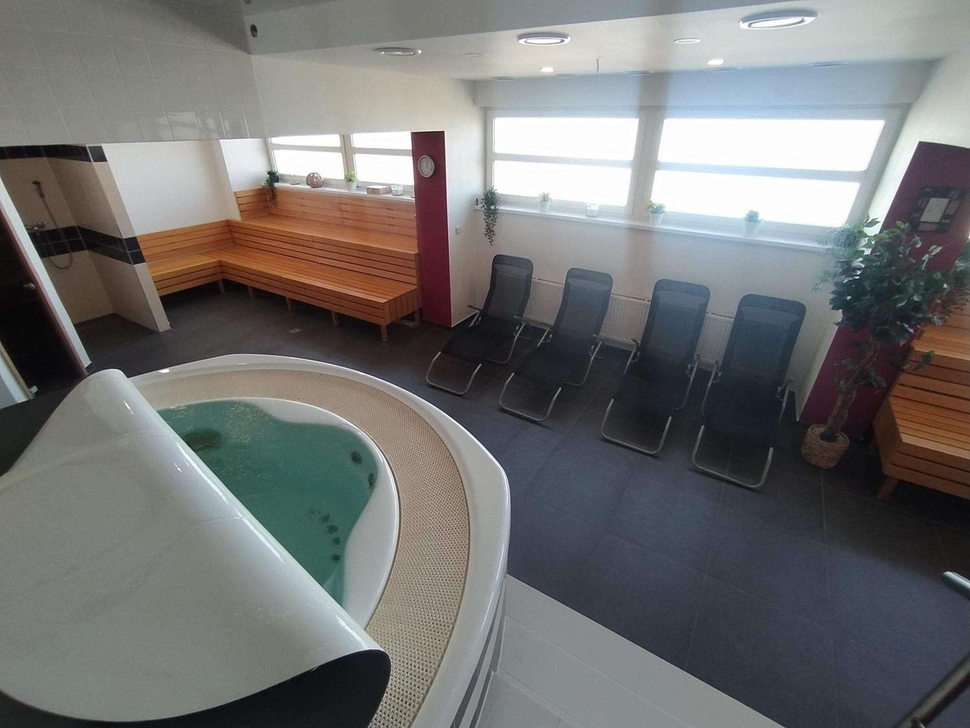 Hotel S-Centrum Бенешов Екстериор снимка