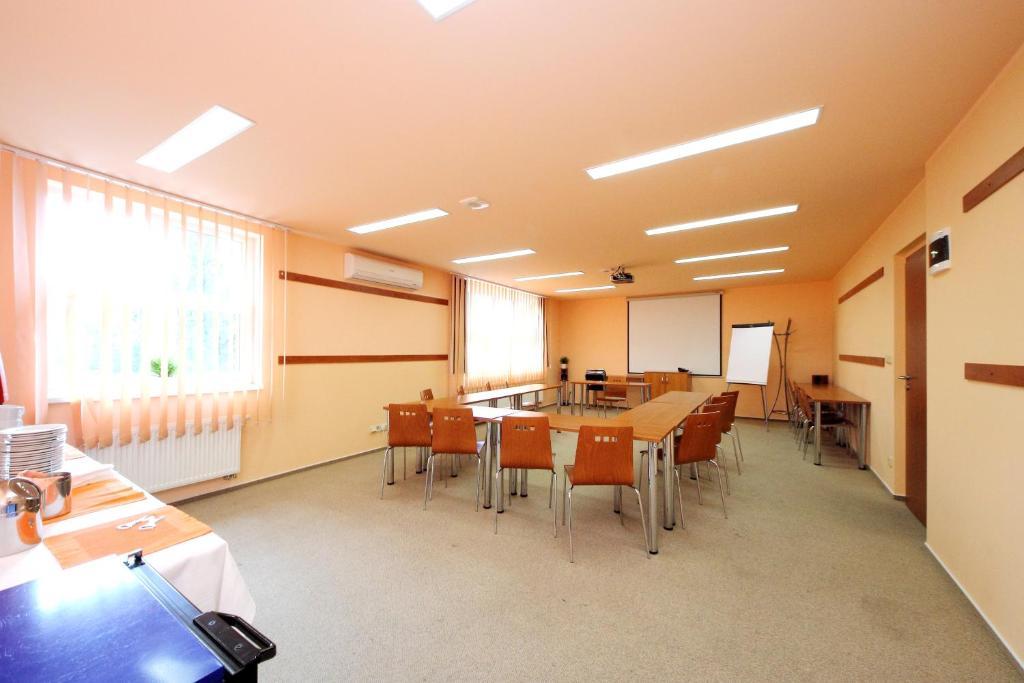 Hotel S-Centrum Бенешов Екстериор снимка