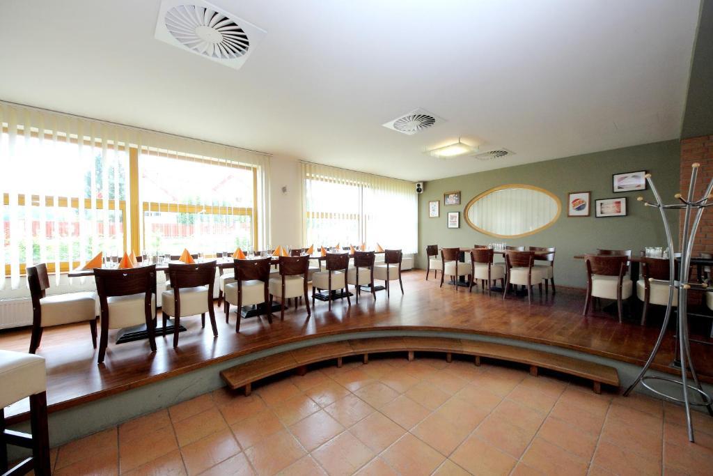 Hotel S-Centrum Бенешов Екстериор снимка
