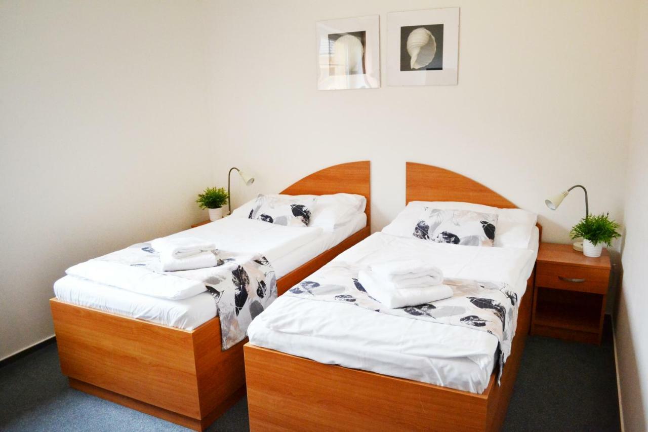 Hotel S-Centrum Бенешов Екстериор снимка