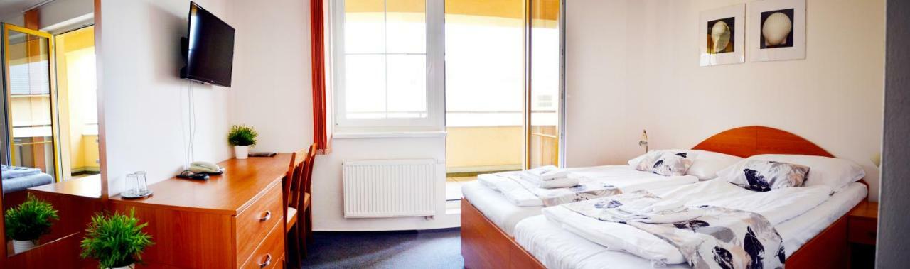 Hotel S-Centrum Бенешов Екстериор снимка